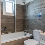 Apartment Kraken 2-br By Makenzy Larnaca