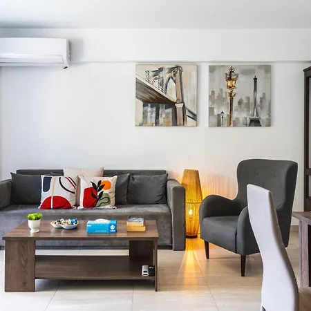 Apartment Kraken 2-br By Makenzy Larnaca