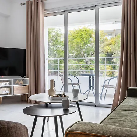 Apartment Kraken 2-br By Makenzy Larnaca